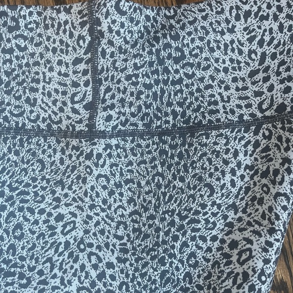 Sweaty Betty power workout leggings L leopard - Picture 2 of 6